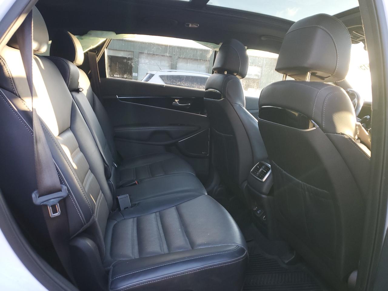 2017 Kia Sorento - Image 11