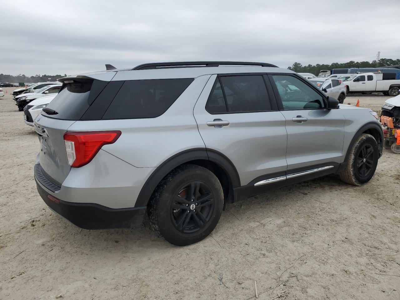2023 Ford Explorer - Image 3