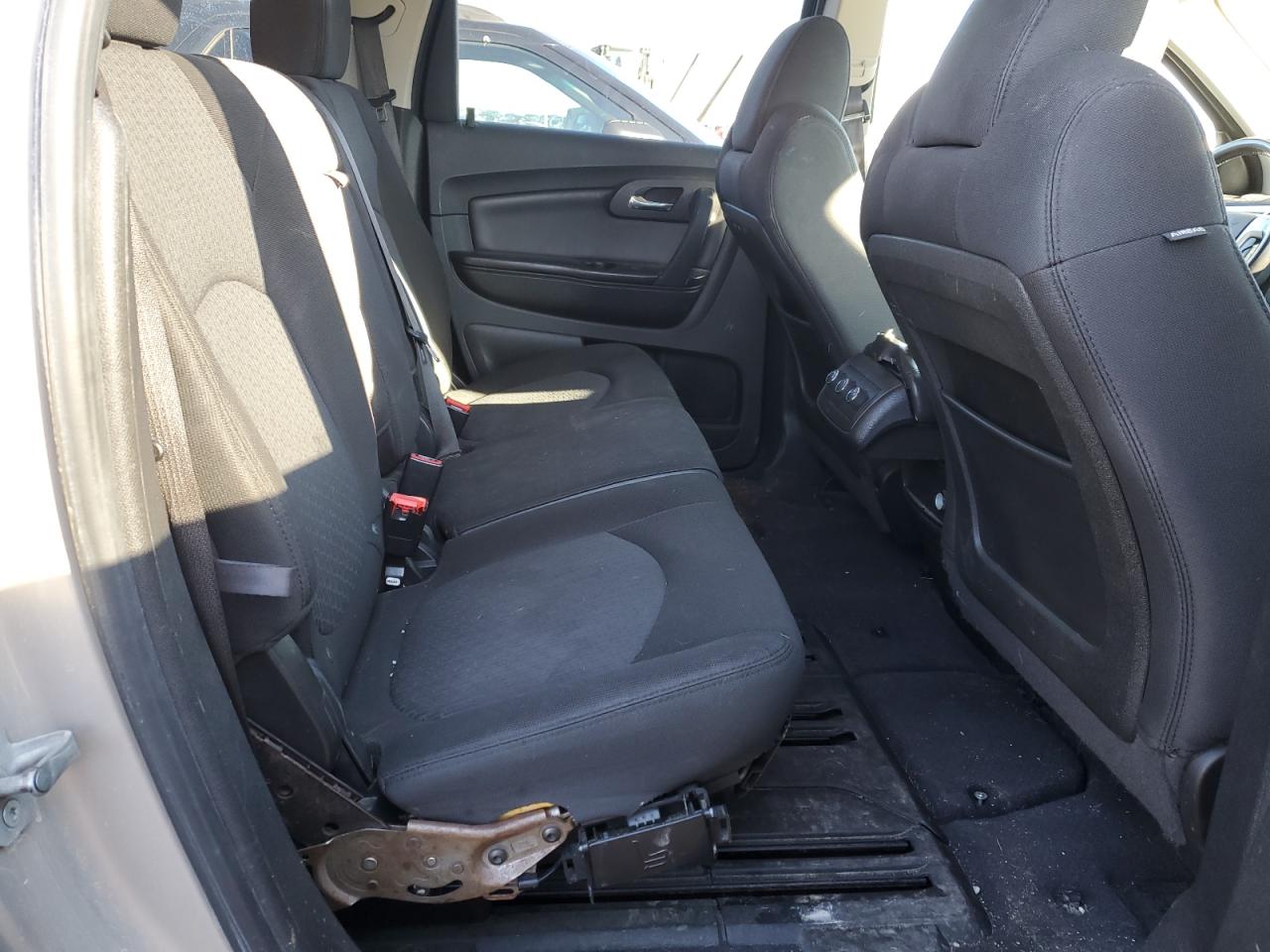 2011 Chevrolet Traverse - Image 11