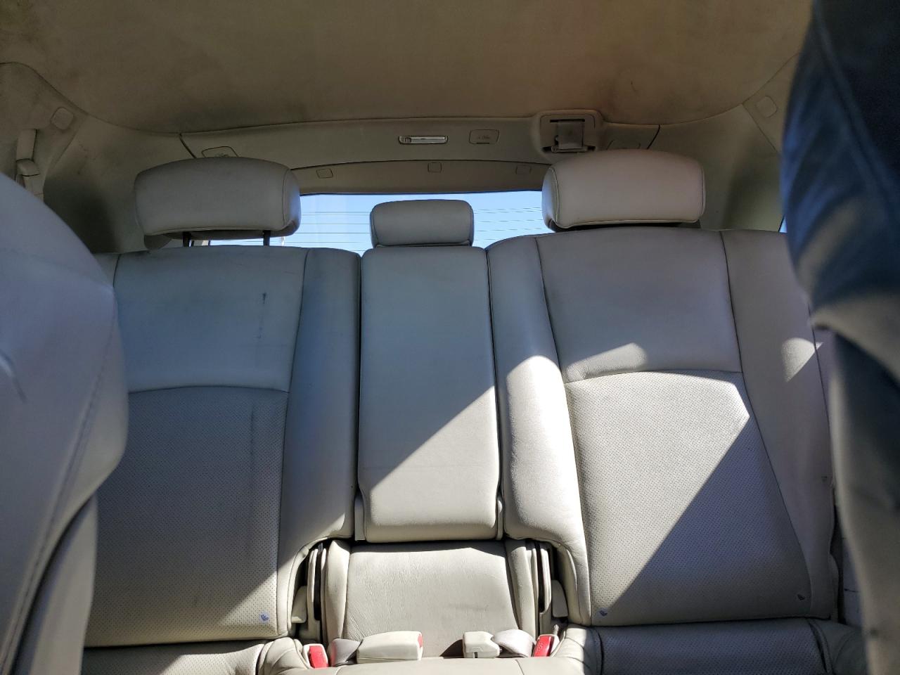 2004 Infiniti FX - Image 10