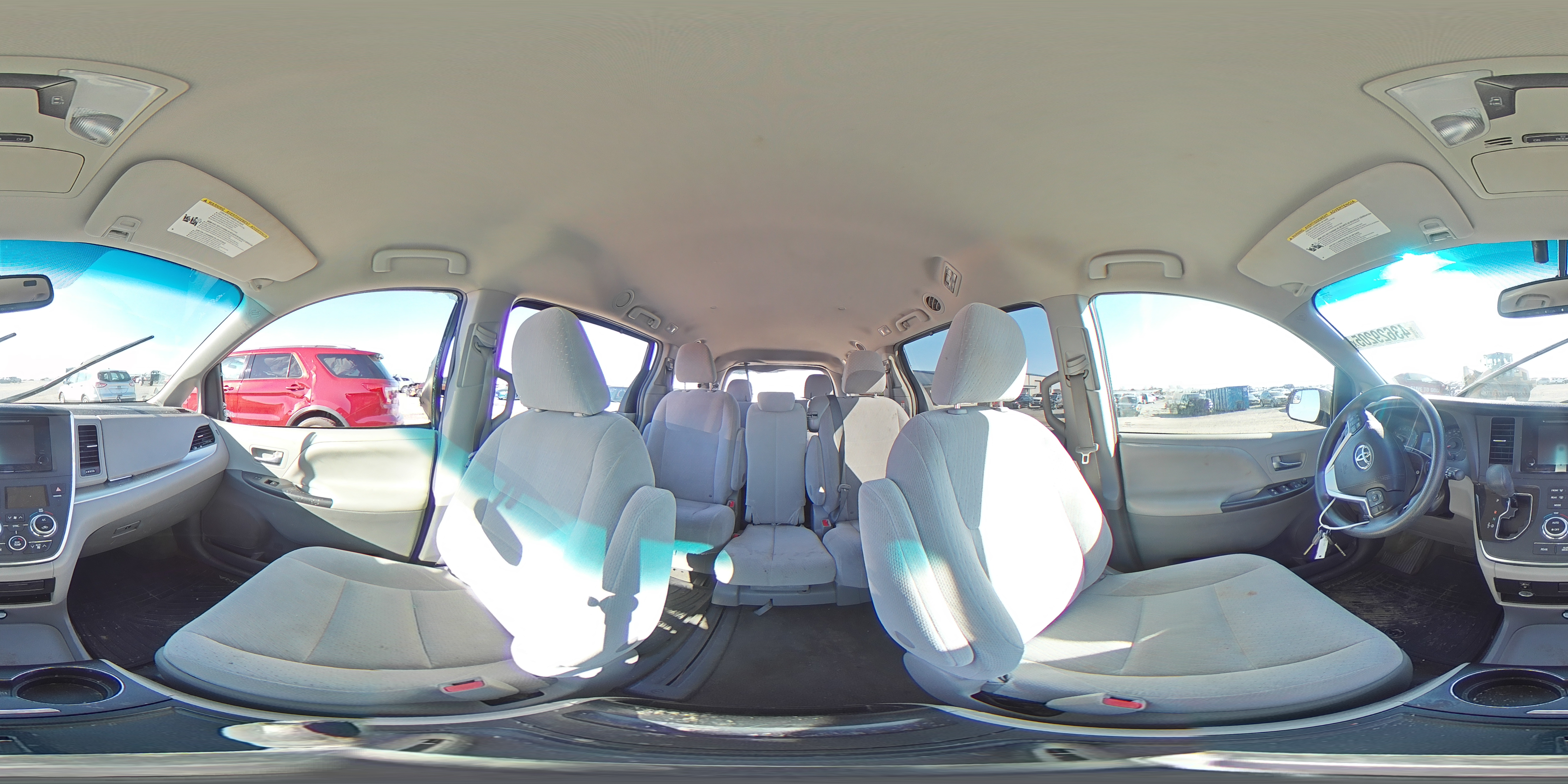 2016 Toyota Sienna - Image 14
