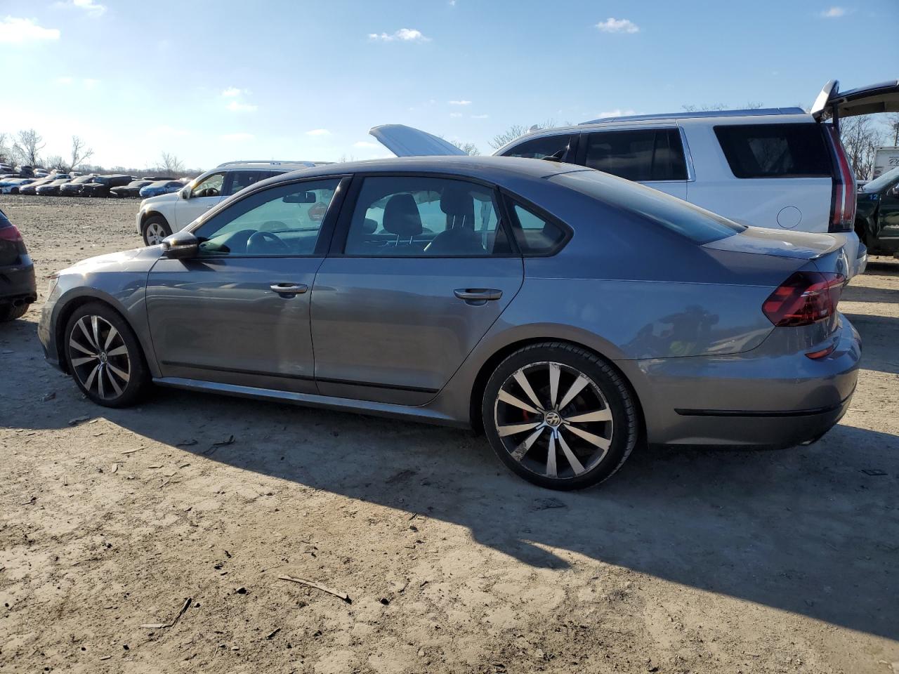 2018 Volkswagen Passat - Image 2