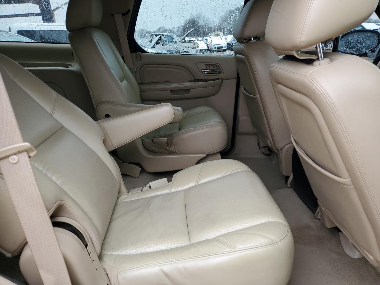 2012 Cadillac Escalade - Image 11