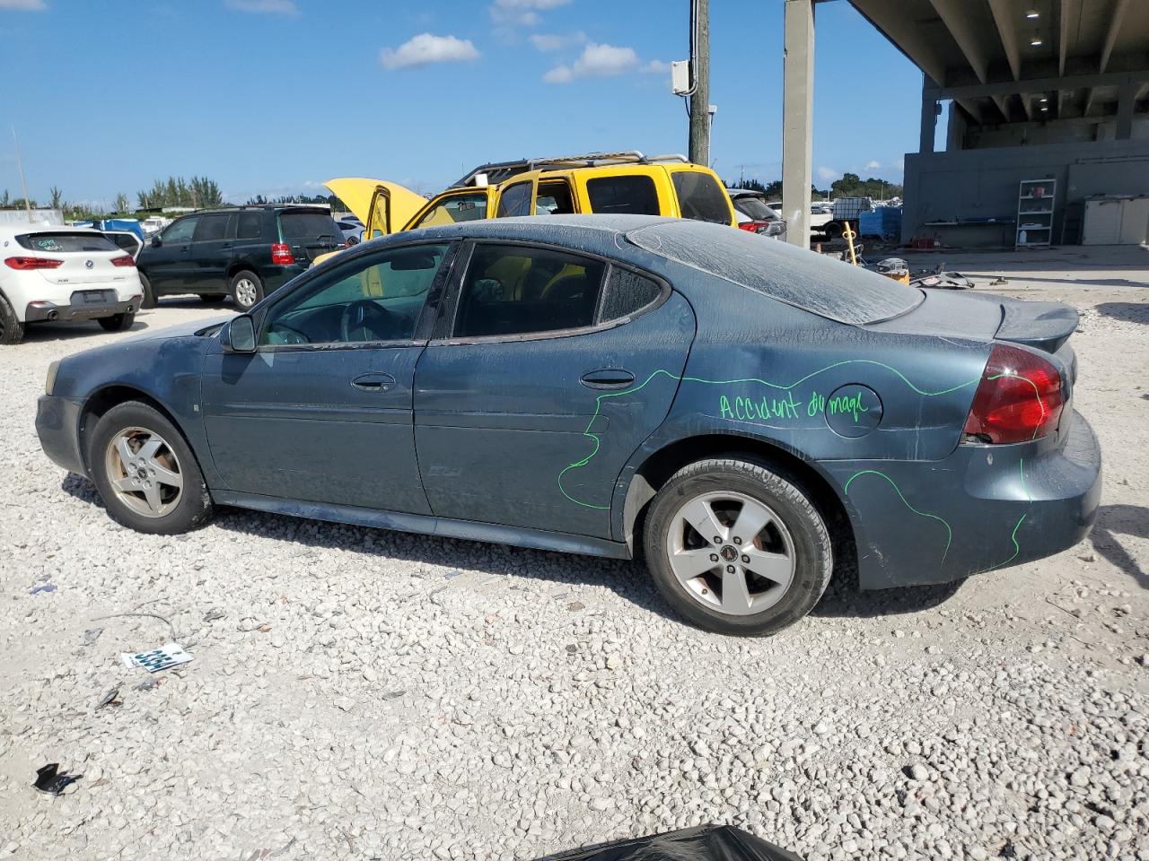 2006 Pontiac Grand Prix - Image 2