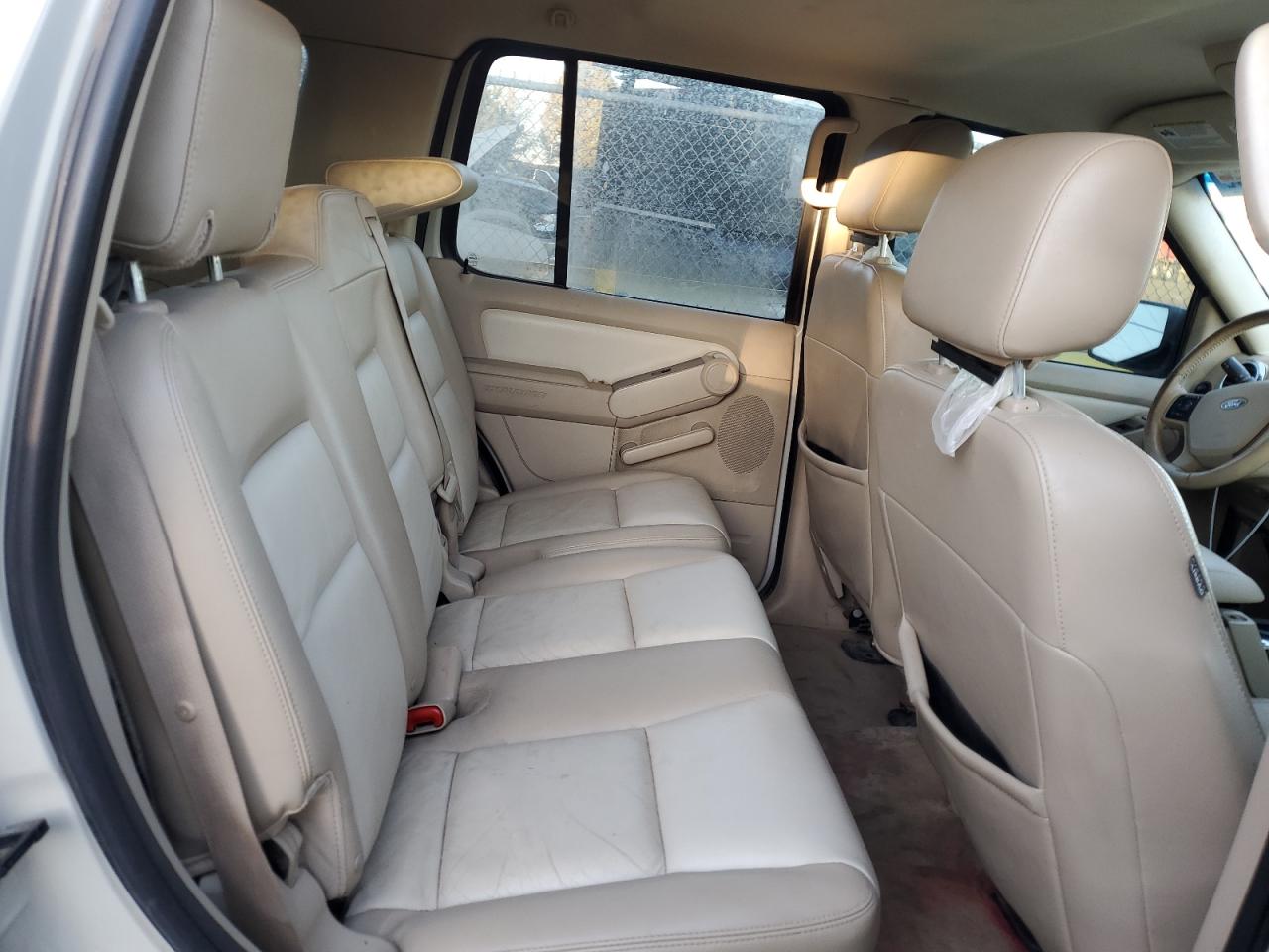 2006 Ford Explorer - Image 11
