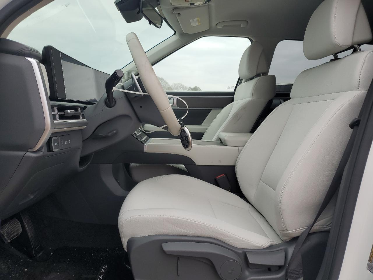2024 Hyundai Santa Fe - Image 7