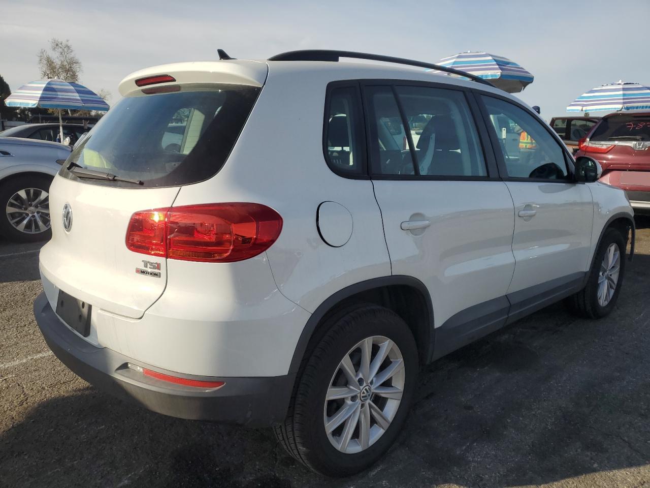 2017 Volkswagen Tiguan - Image 3