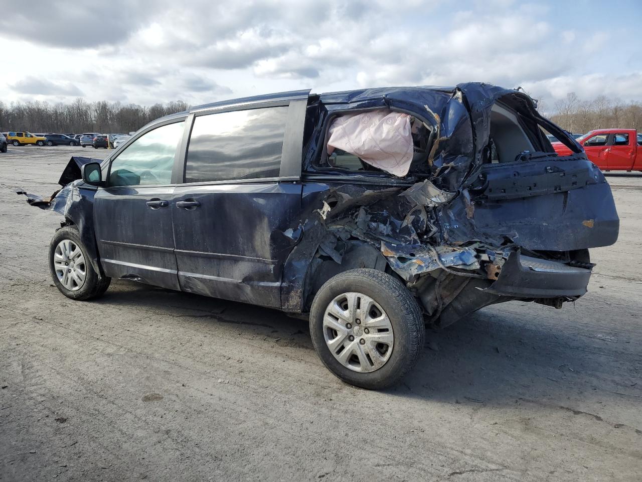 2016 Dodge Caravan - Image 2