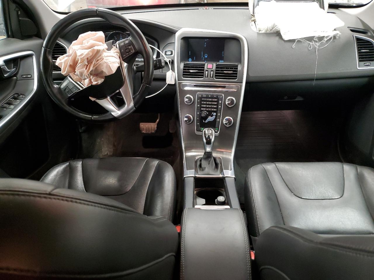 2016 Volvo XC60 - Image 8