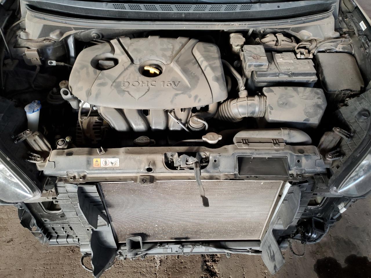 2012 Hyundai Elantra - Image 11
