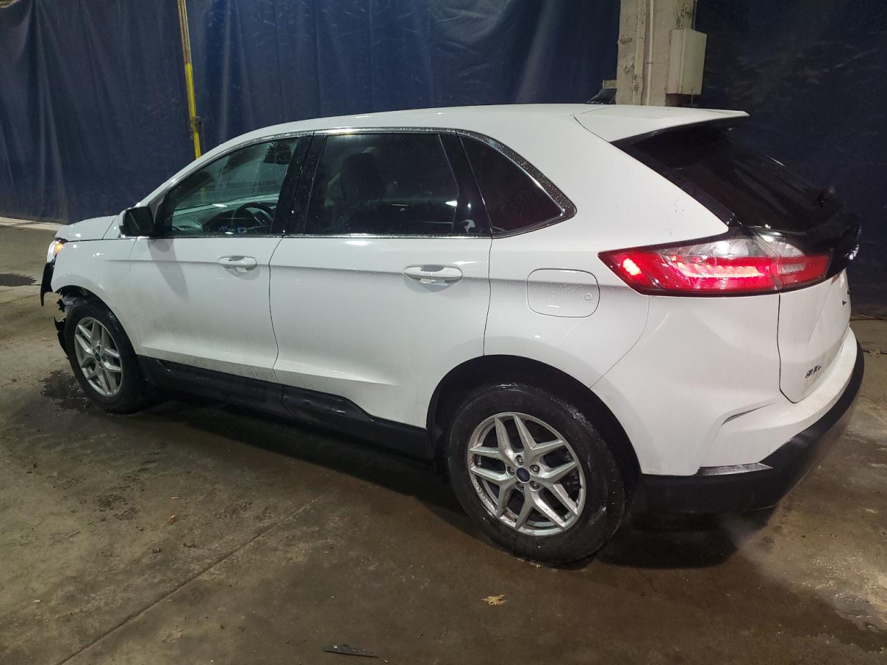 2022 Ford Edge - Image 2