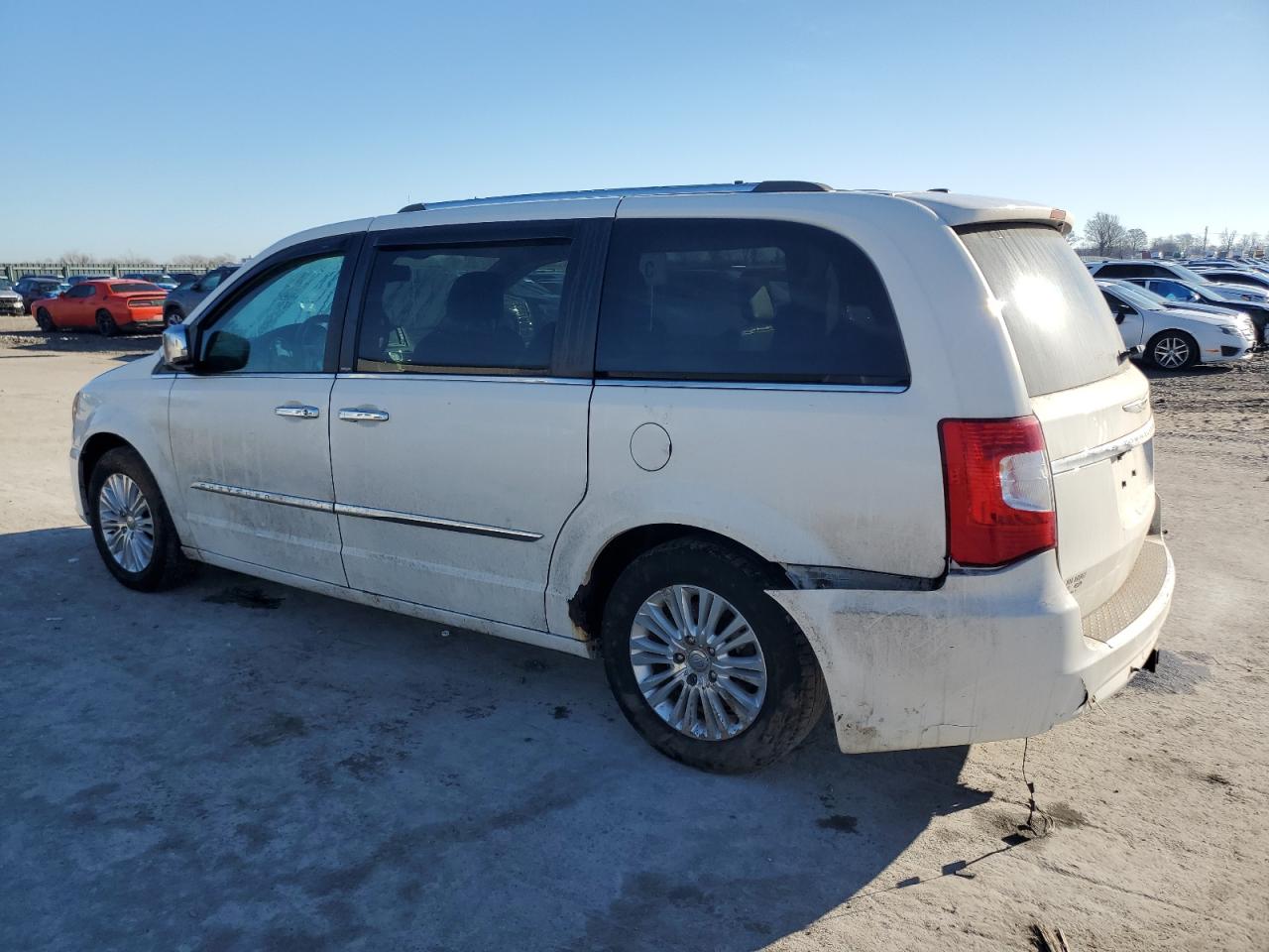 2013 Chrysler Town & Country - Image 2