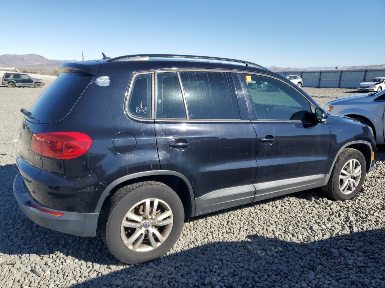2016 Volkswagen Tiguan - Image 3