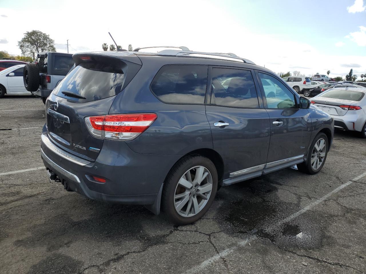 2014 Nissan Pathfinder - Image 3