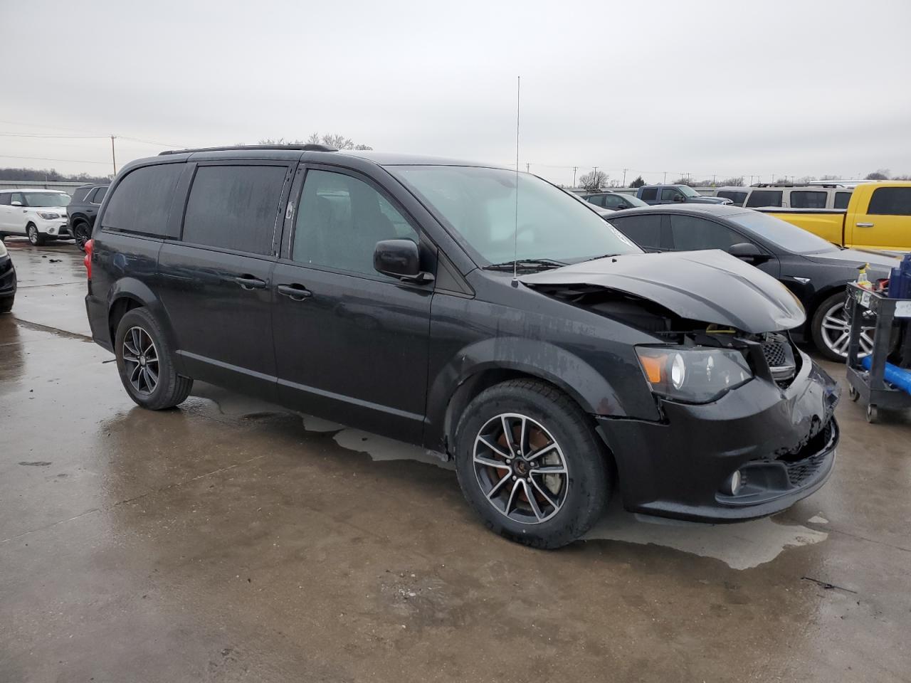 2019 Dodge Caravan - Image 4