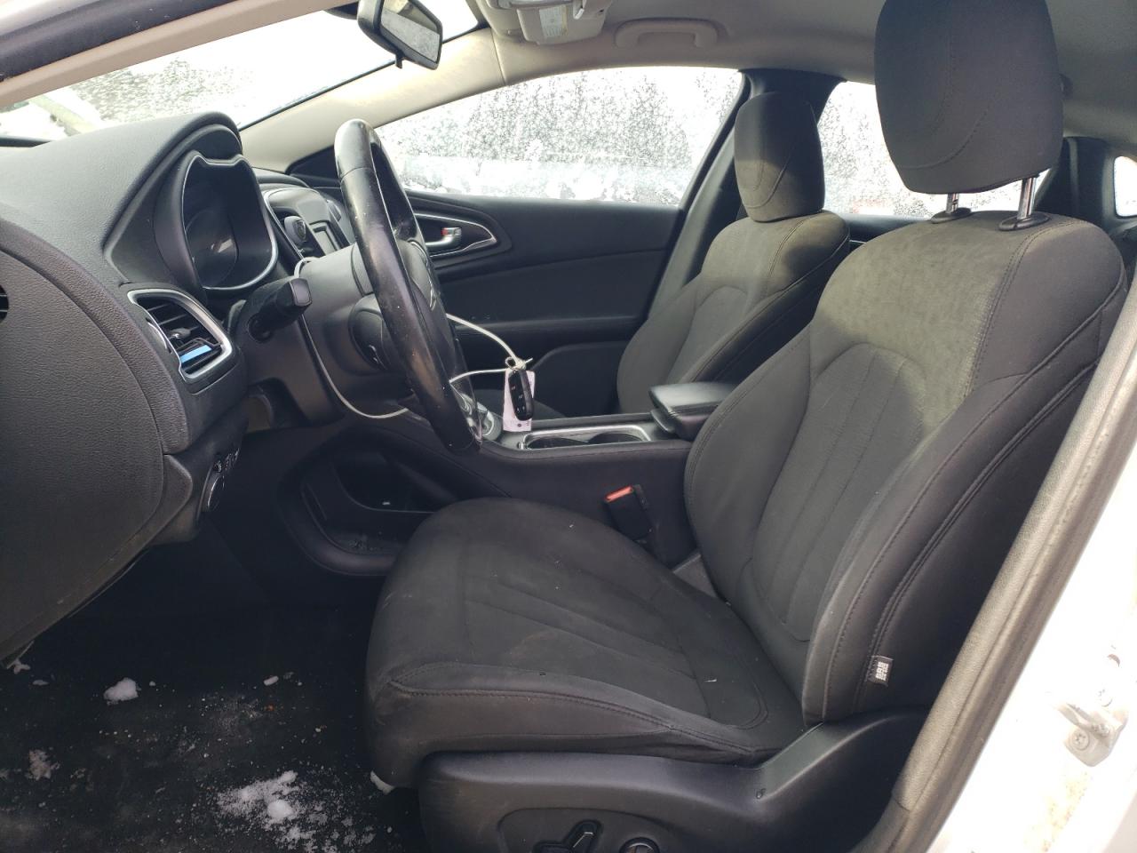 2016 Chrysler 200 - Image 7