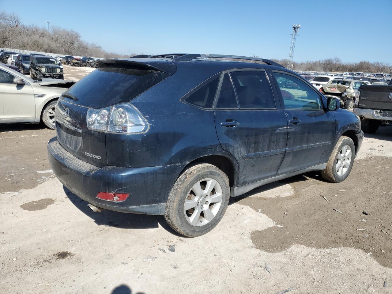 2005 Lexus RX - Image 3