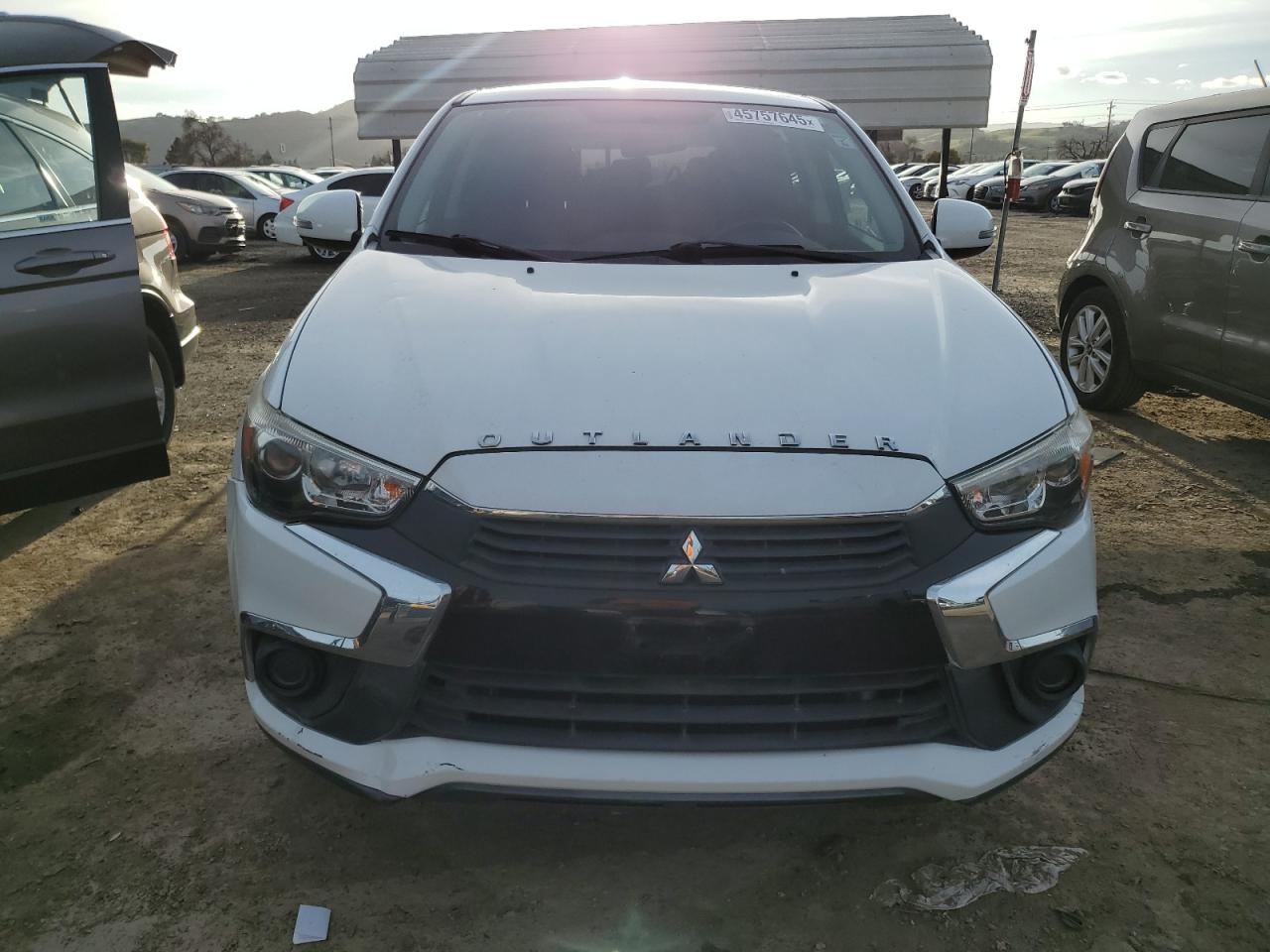 2017 Mitsubishi Outlander - Image 5