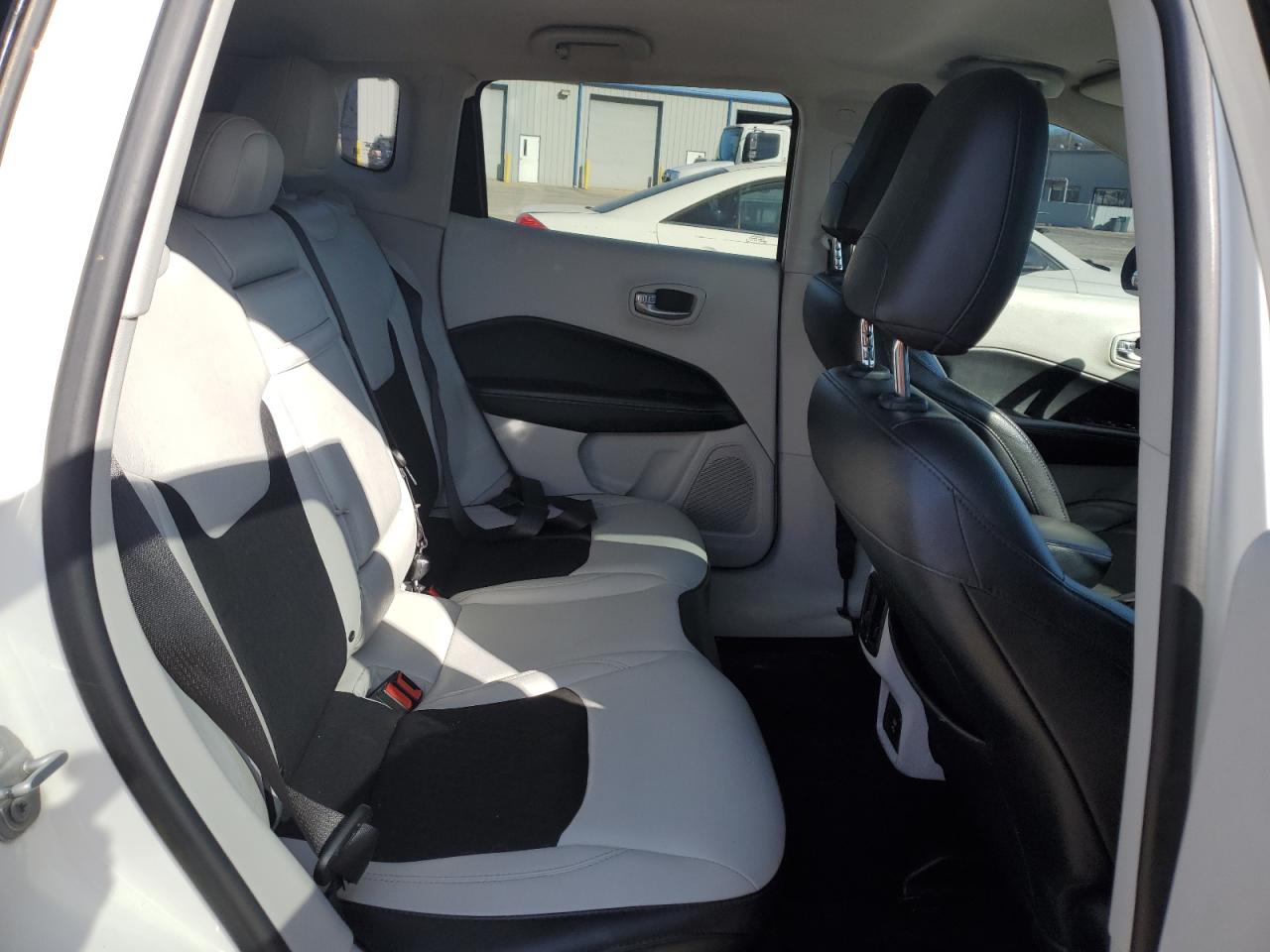 2018 Jeep Compass - Image 11