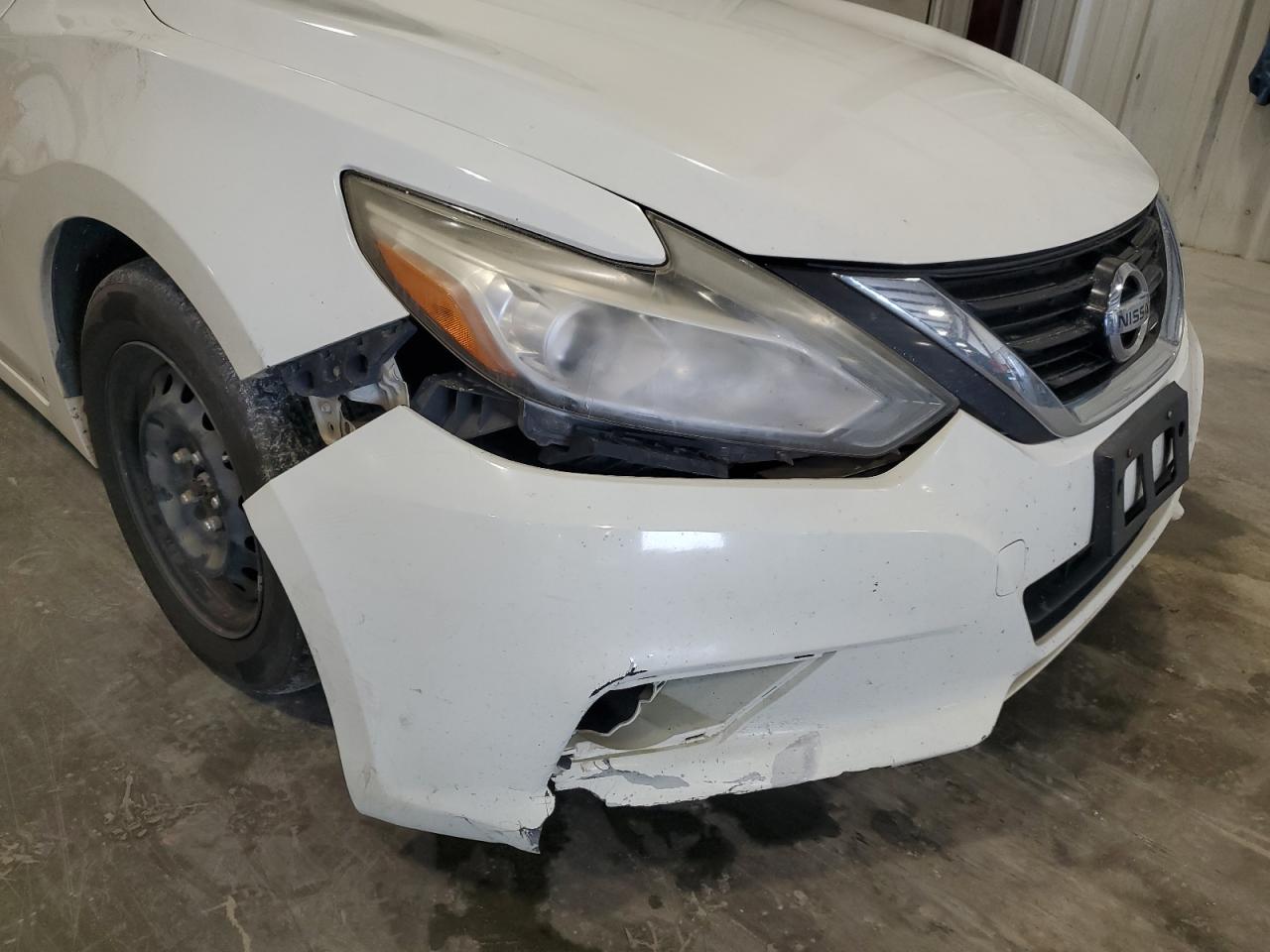 2017 Nissan Altima - Image 12