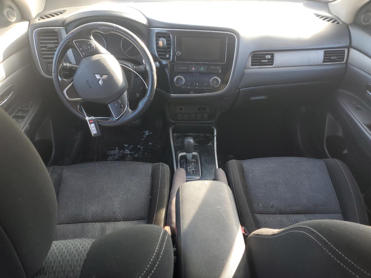 2017 Mitsubishi Outlander - Image 8