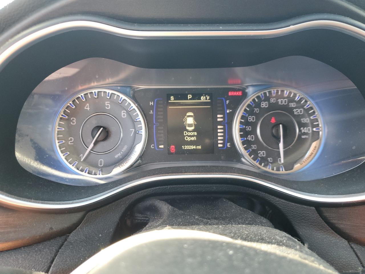 2015 Chrysler 200 - Image 9