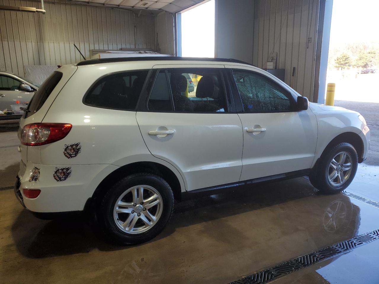 2011 Hyundai Santa Fe - Image 3