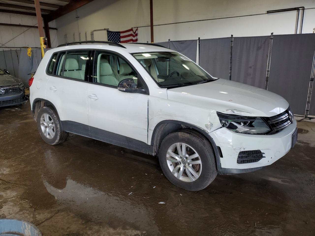 2017 Volkswagen Tiguan - Image 4