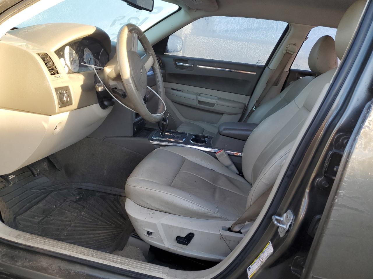 2009 Chrysler 300 - Image 7