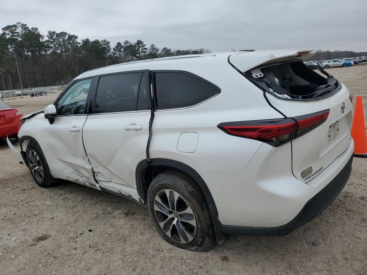 2021 Toyota Highlander - Image 2