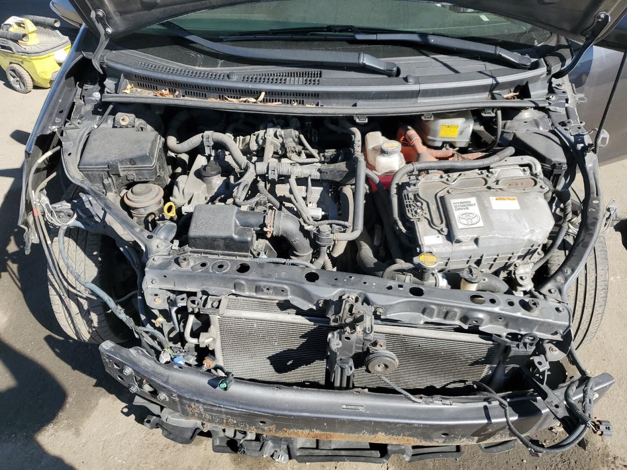 2012 Toyota Prius - Image 13