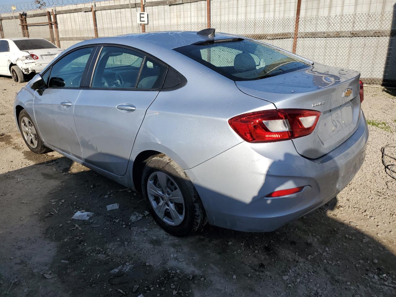 2018 Chevrolet Cruze - Image 2