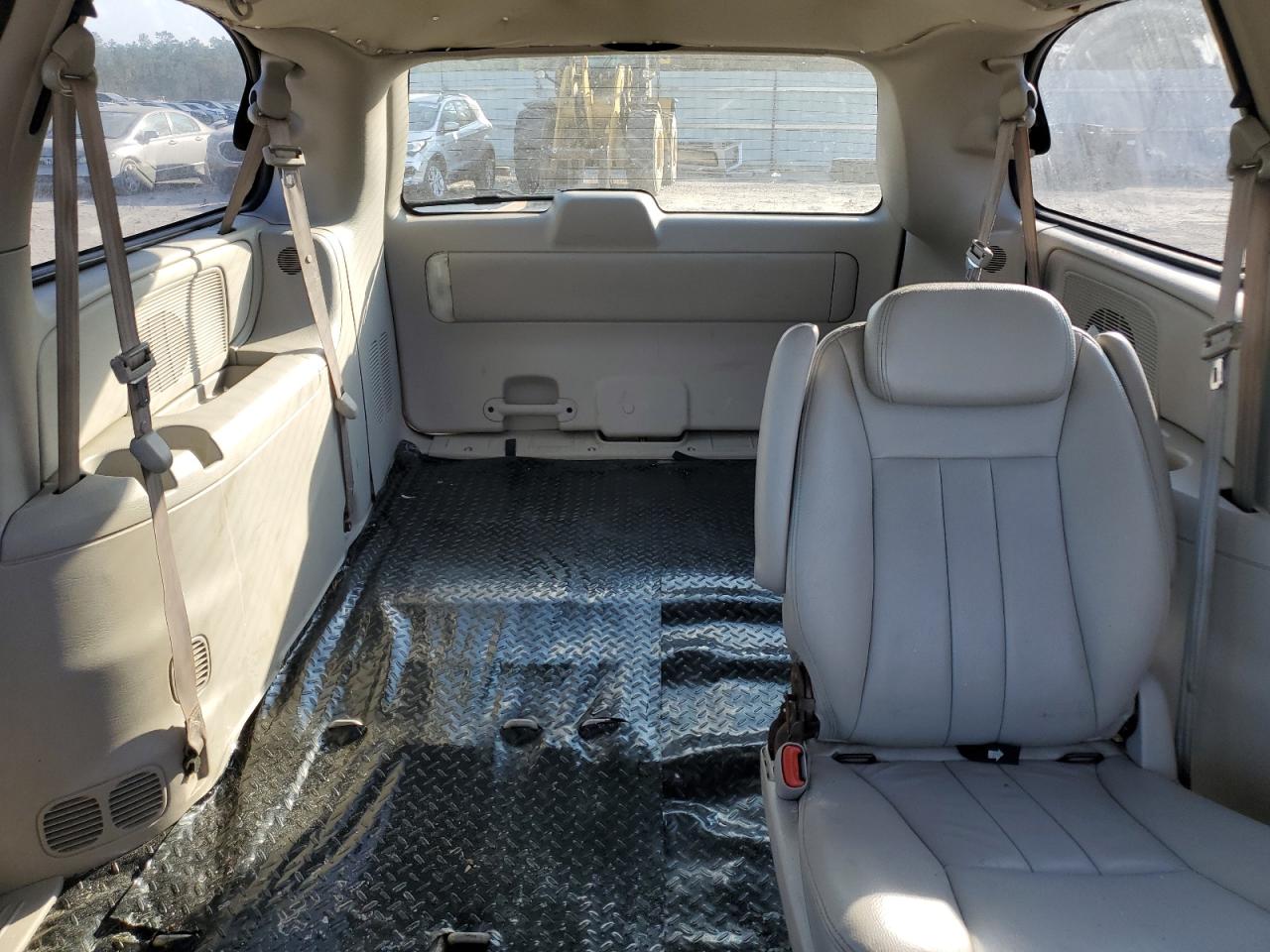 2005 Chrysler Town & Country - Image 10
