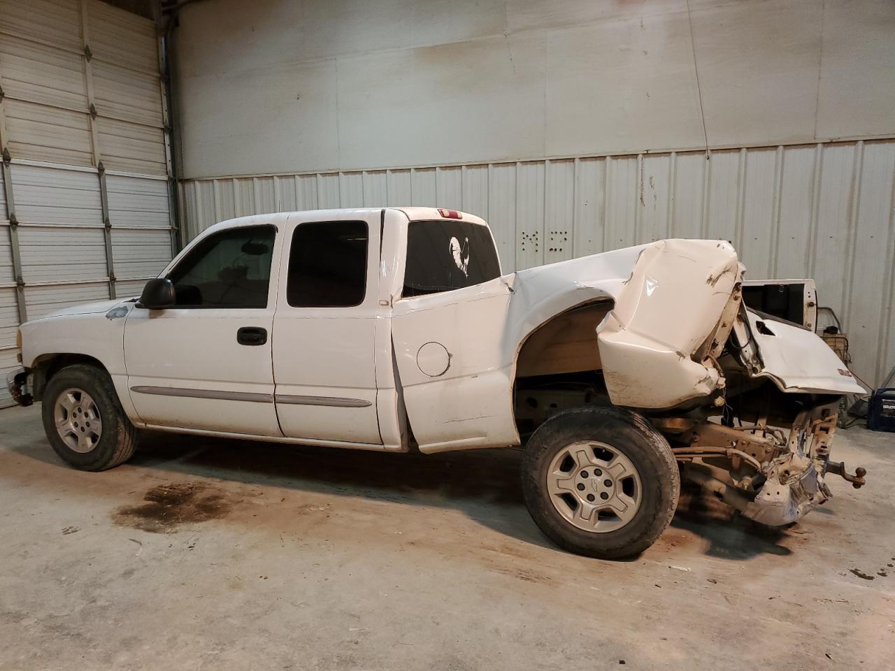 2004 GMC Sierra - Image 2