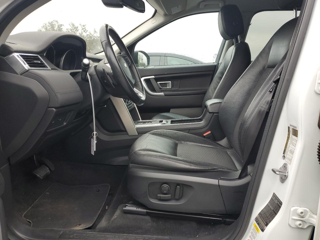 2017 Land Rover Discovery - Image 7