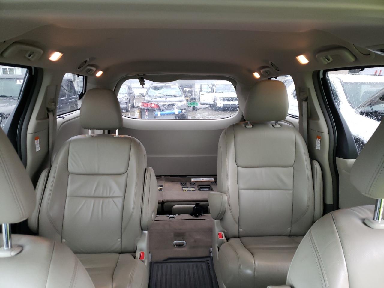 2018 Toyota Sienna - Image 10