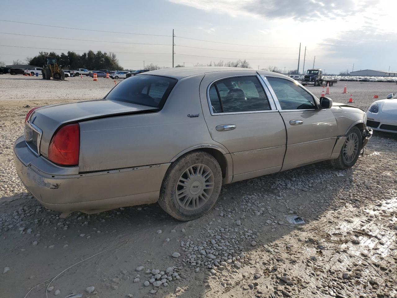 2010 Lincoln Town Car - Image 3