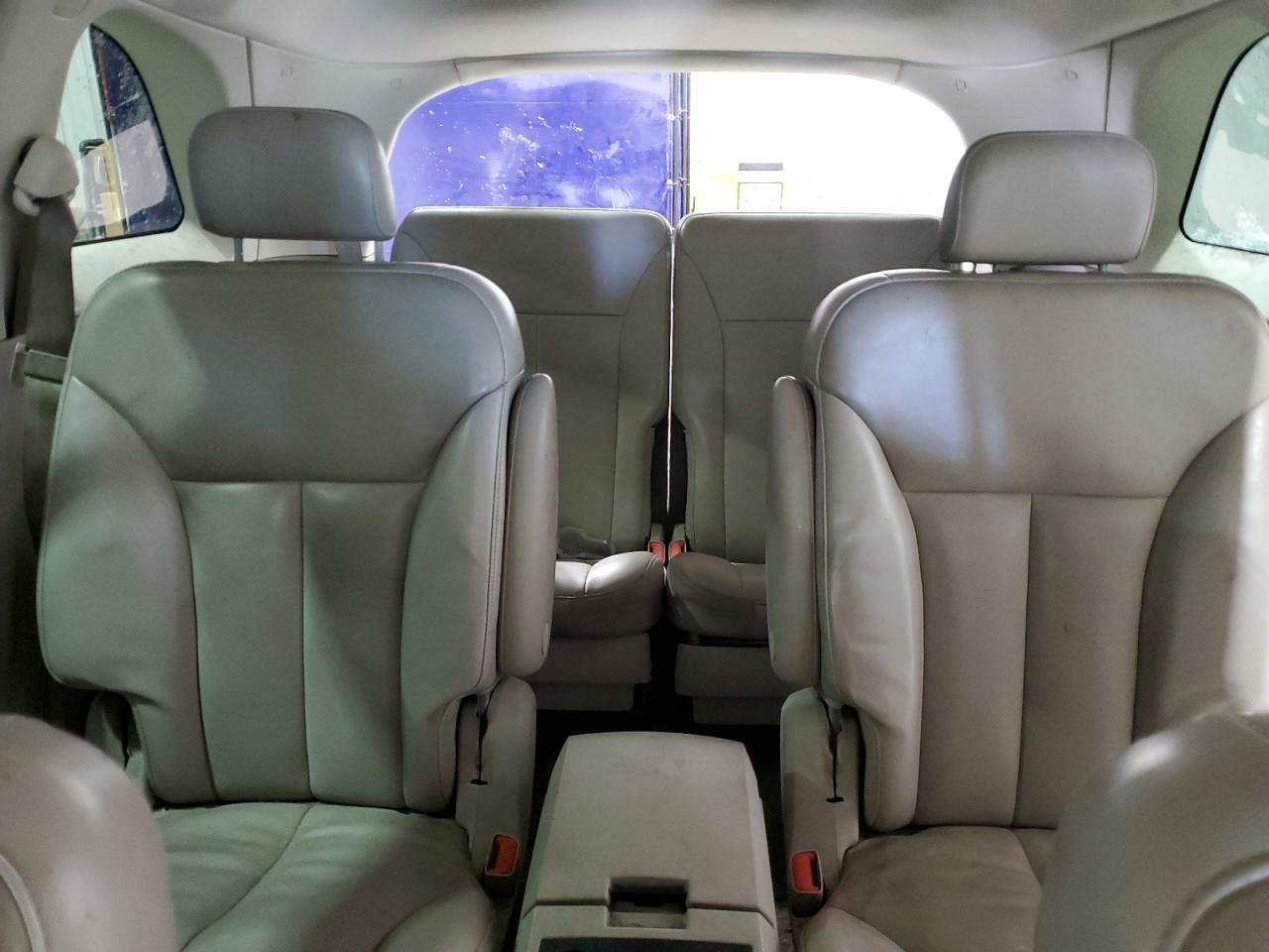 2008 Chrysler Pacifica - Image 10