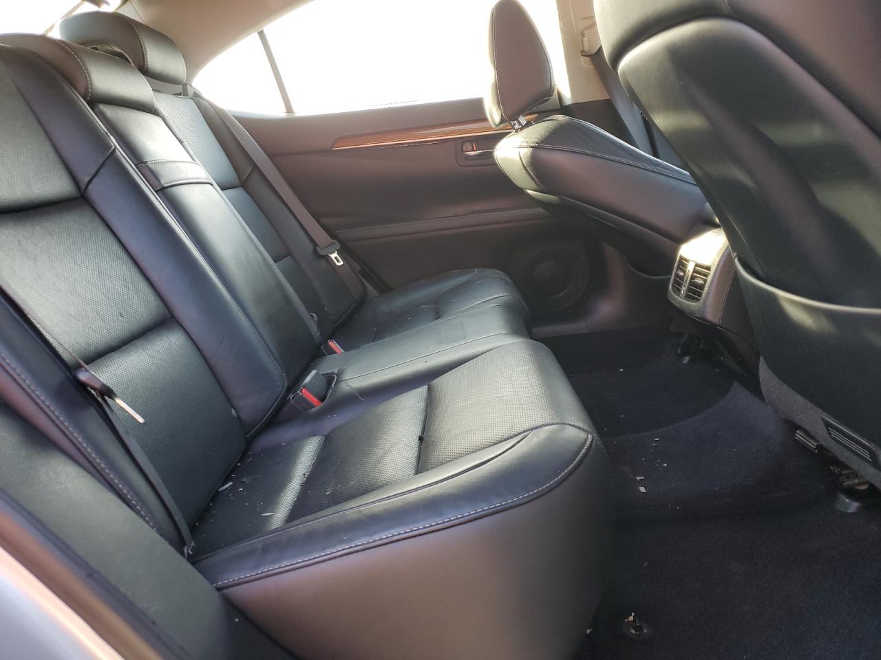 2014 Lexus ES - Image 10