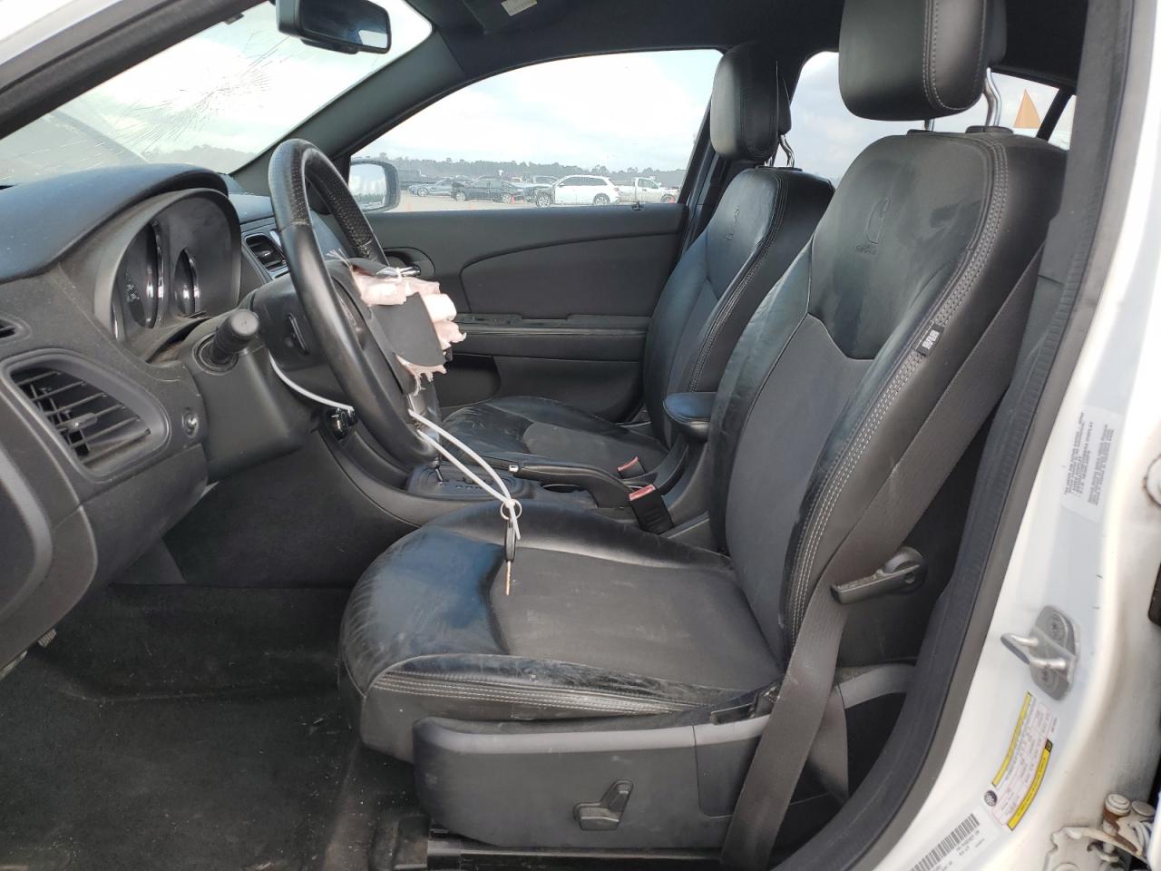 2013 Chrysler 200 - Image 7