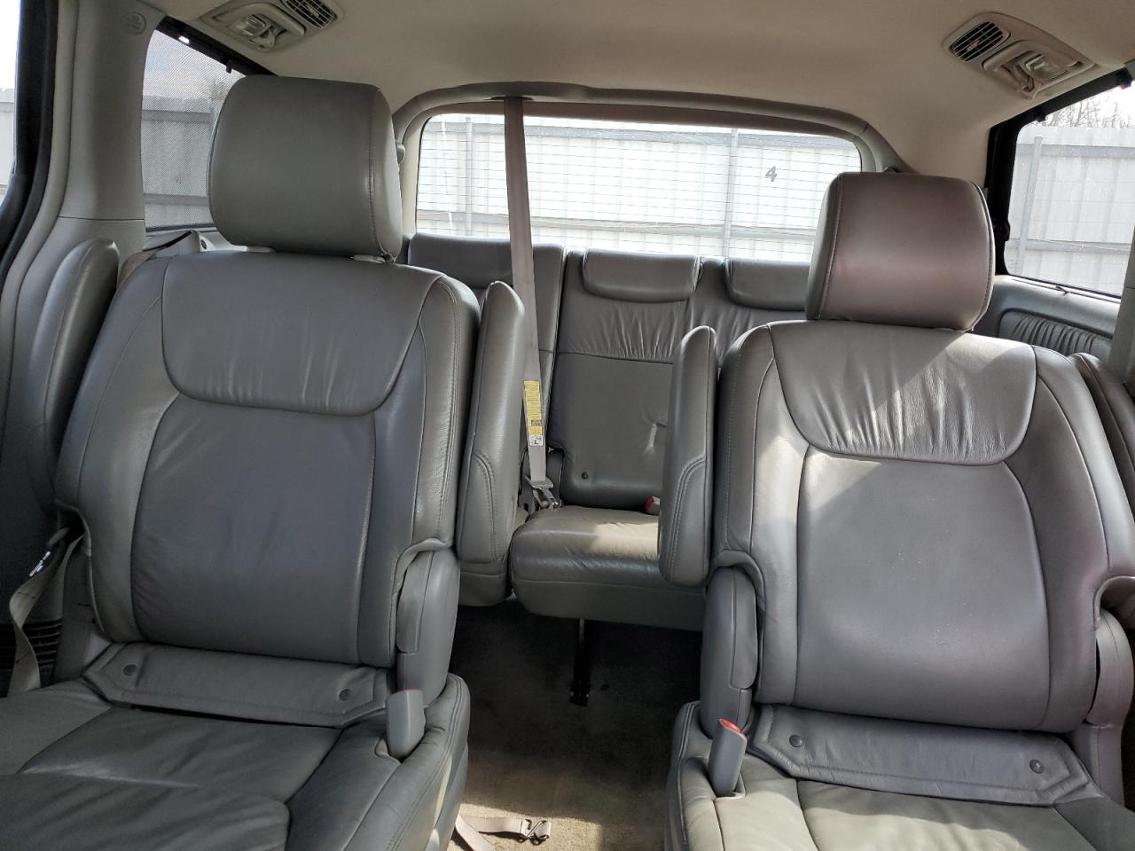 2010 Toyota Sienna - Image 10