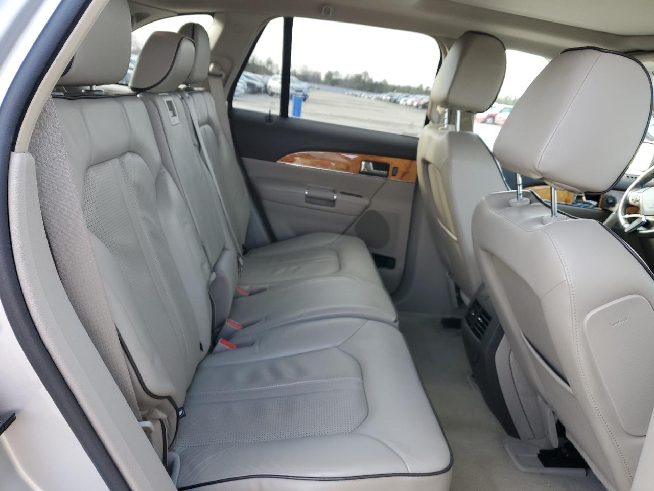 2013 Lincoln MKX - Image 11
