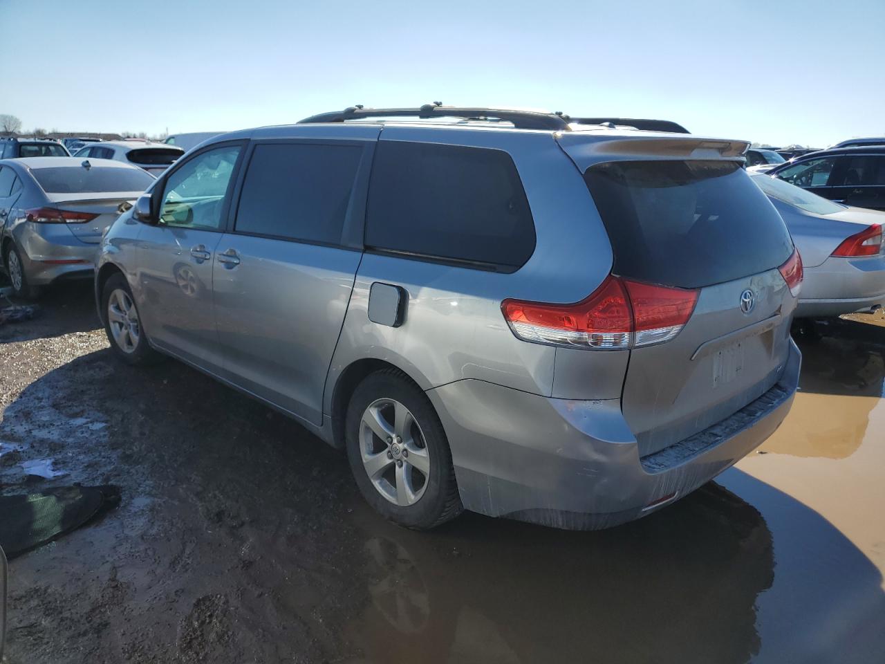 2013 Toyota Sienna - Image 2