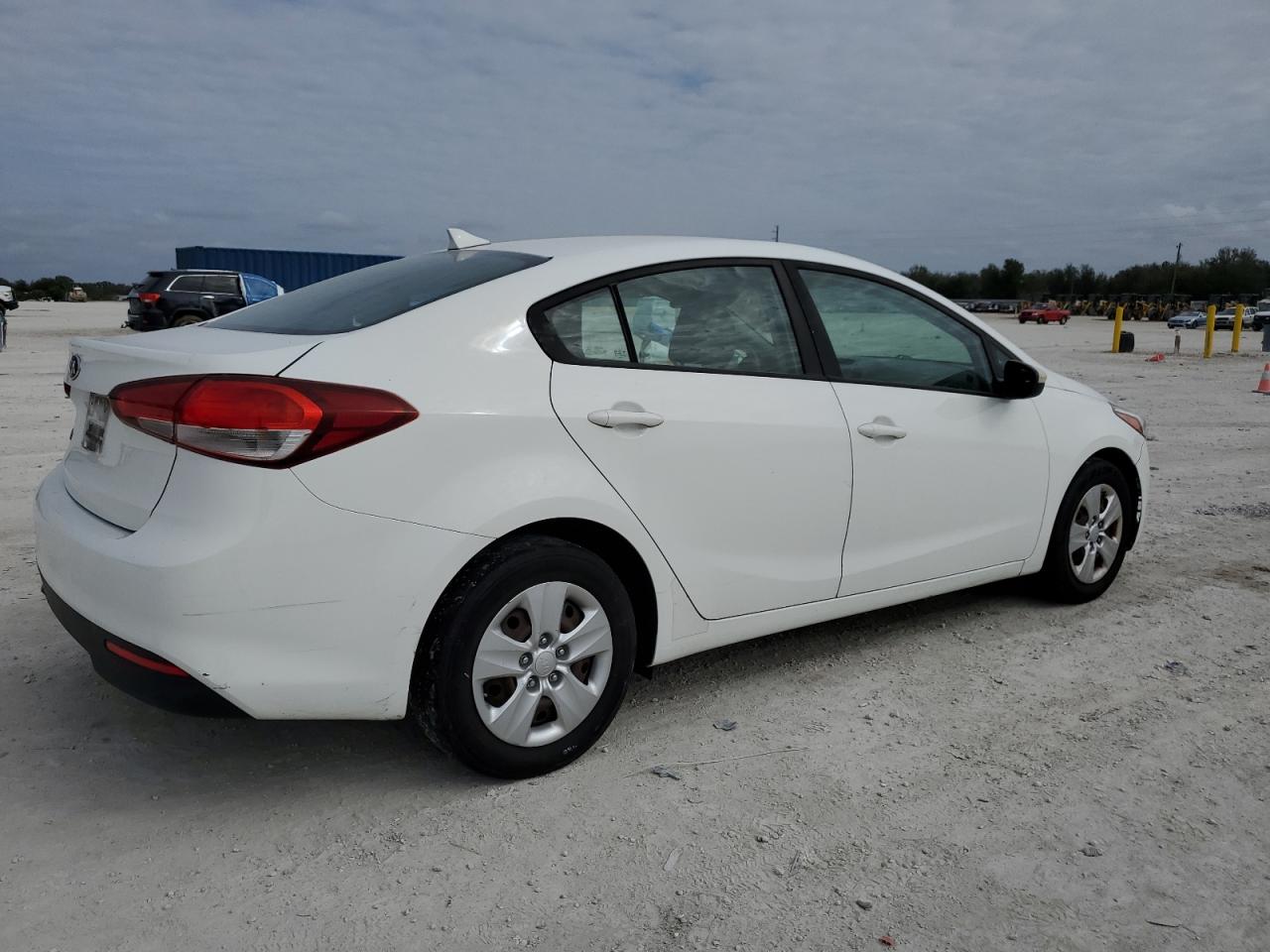 2017 Kia Forte - Image 3