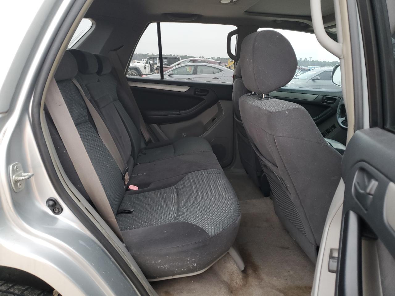 2005 Toyota 4Runner - Image 11