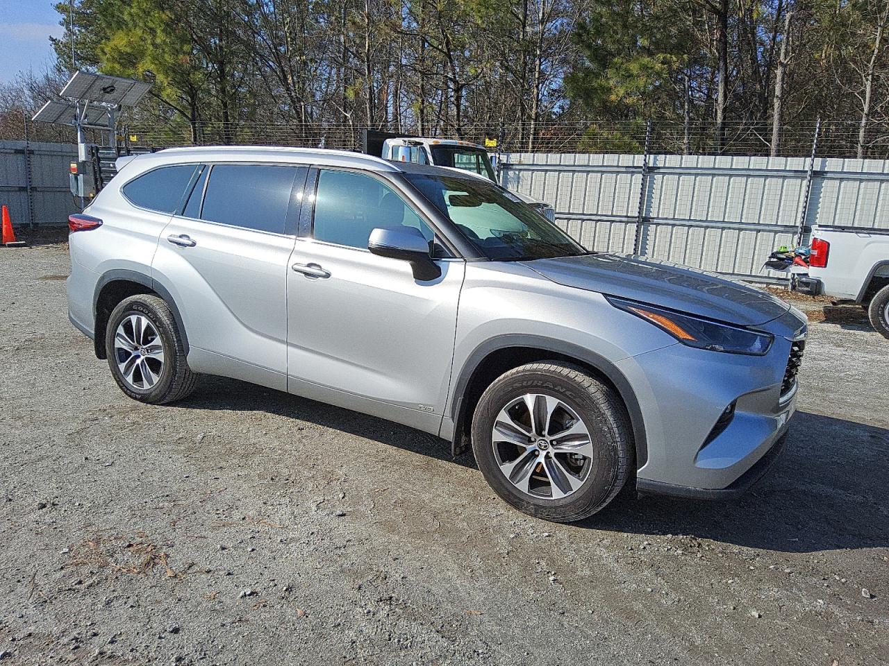 2022 Toyota Highlander - Image 4