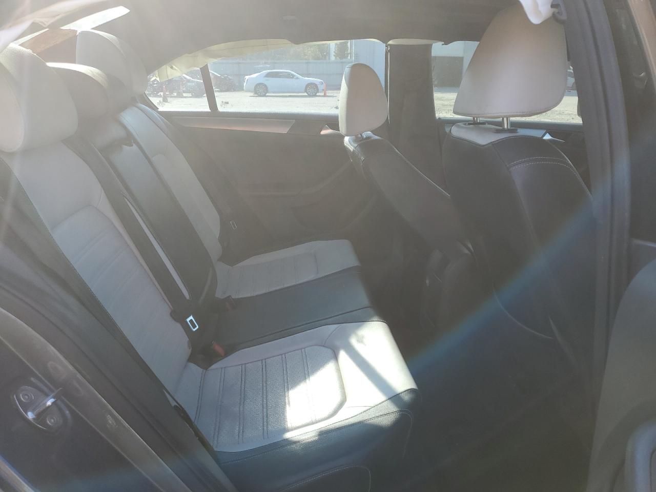 2016 Volkswagen Jetta - Image 11