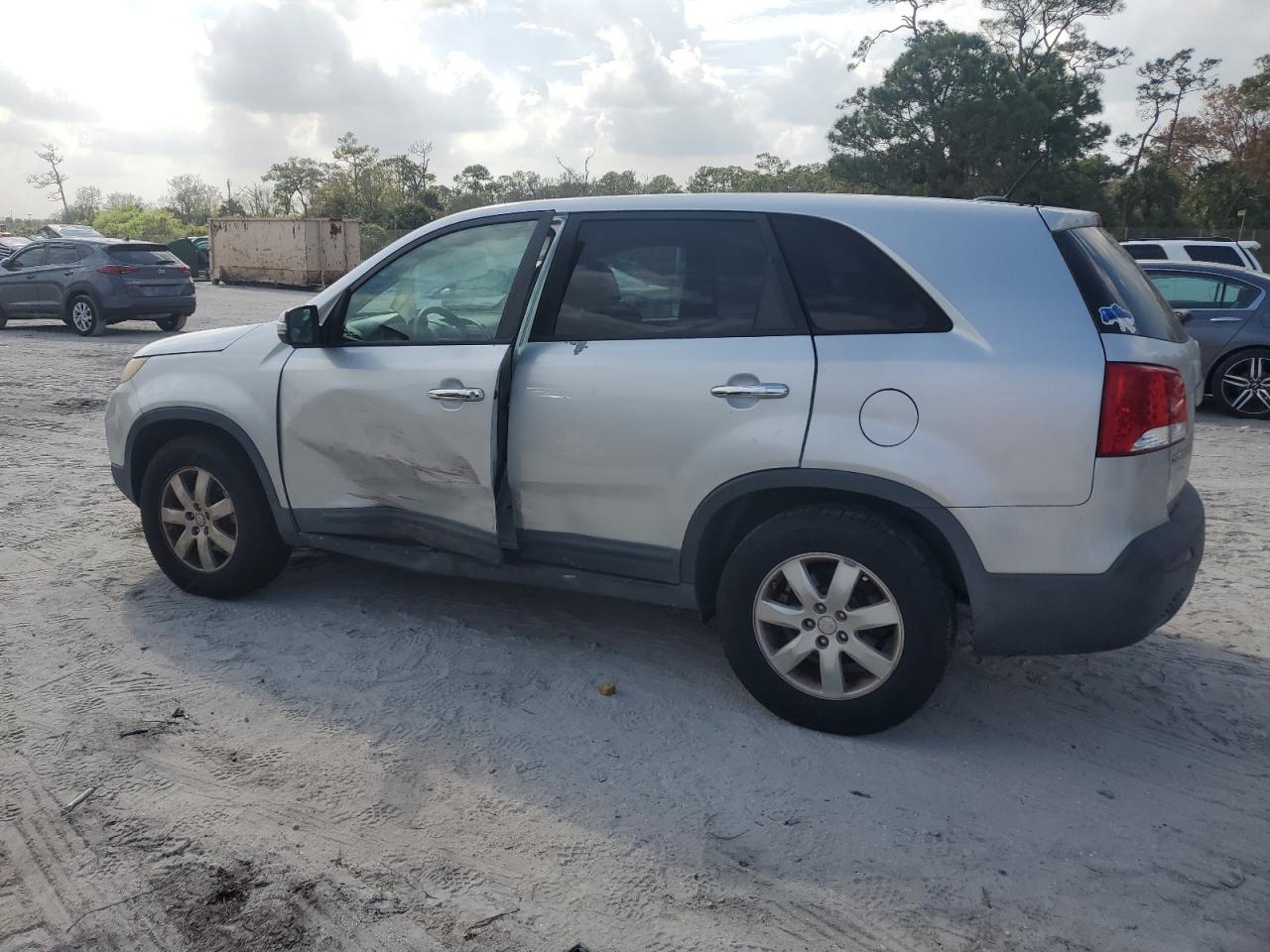 2011 Kia Sorento - Image 2