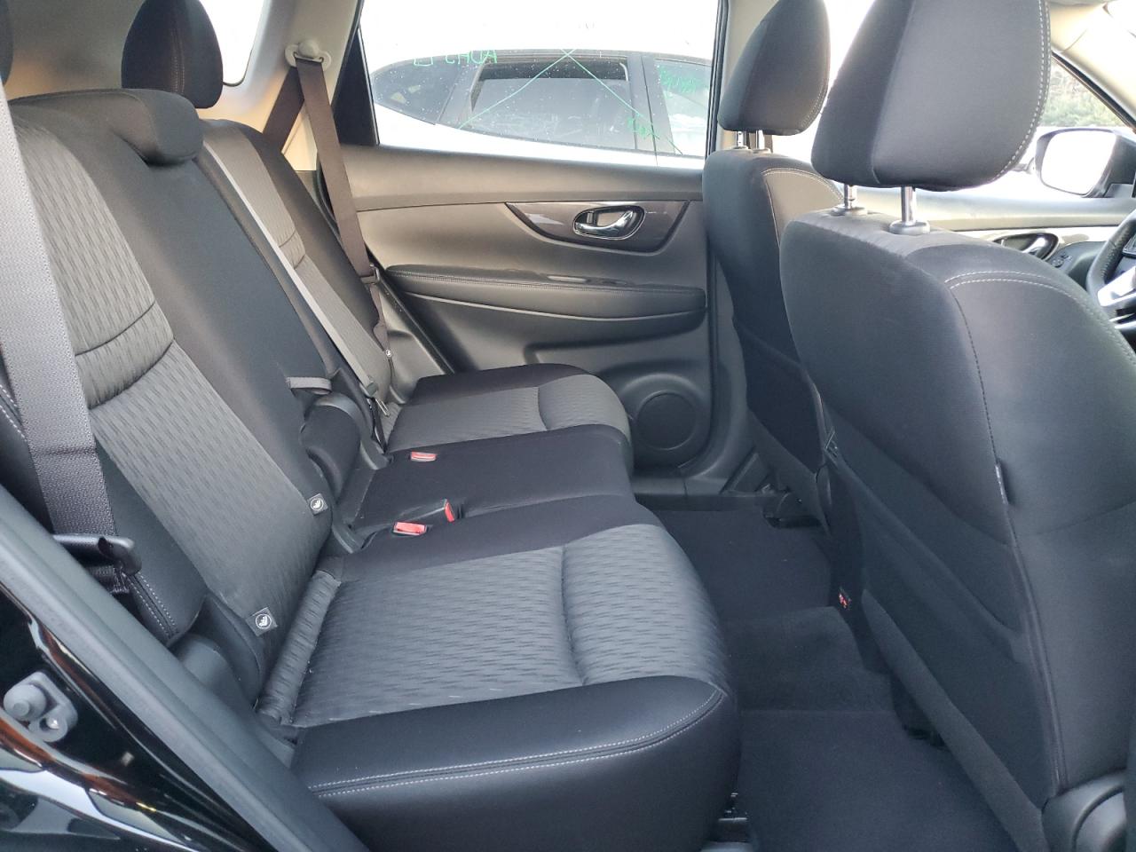 2019 Nissan Rogue - Image 11