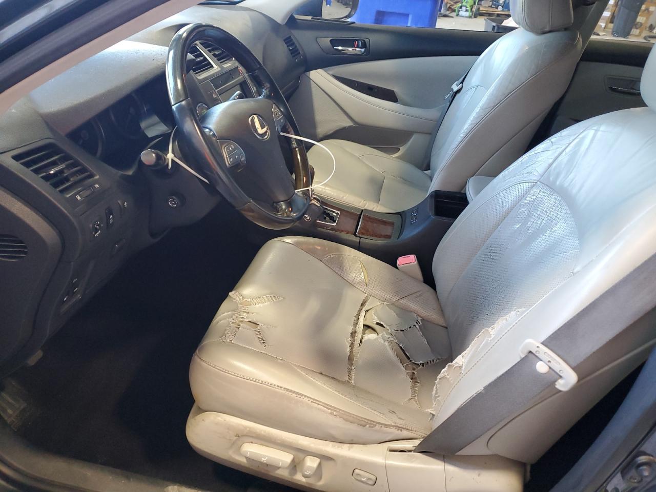 2010 Lexus ES - Image 7